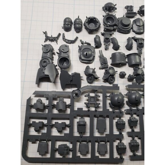 30K Space Marine Bits Saturnine Dreadnought Legs & Feet Set A01 - Picture 2 of 8